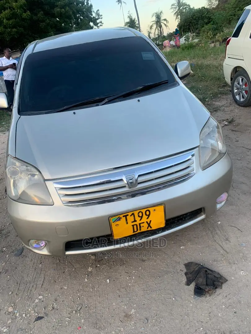 Toyota Raum 1.5 AWD 2003 Silver