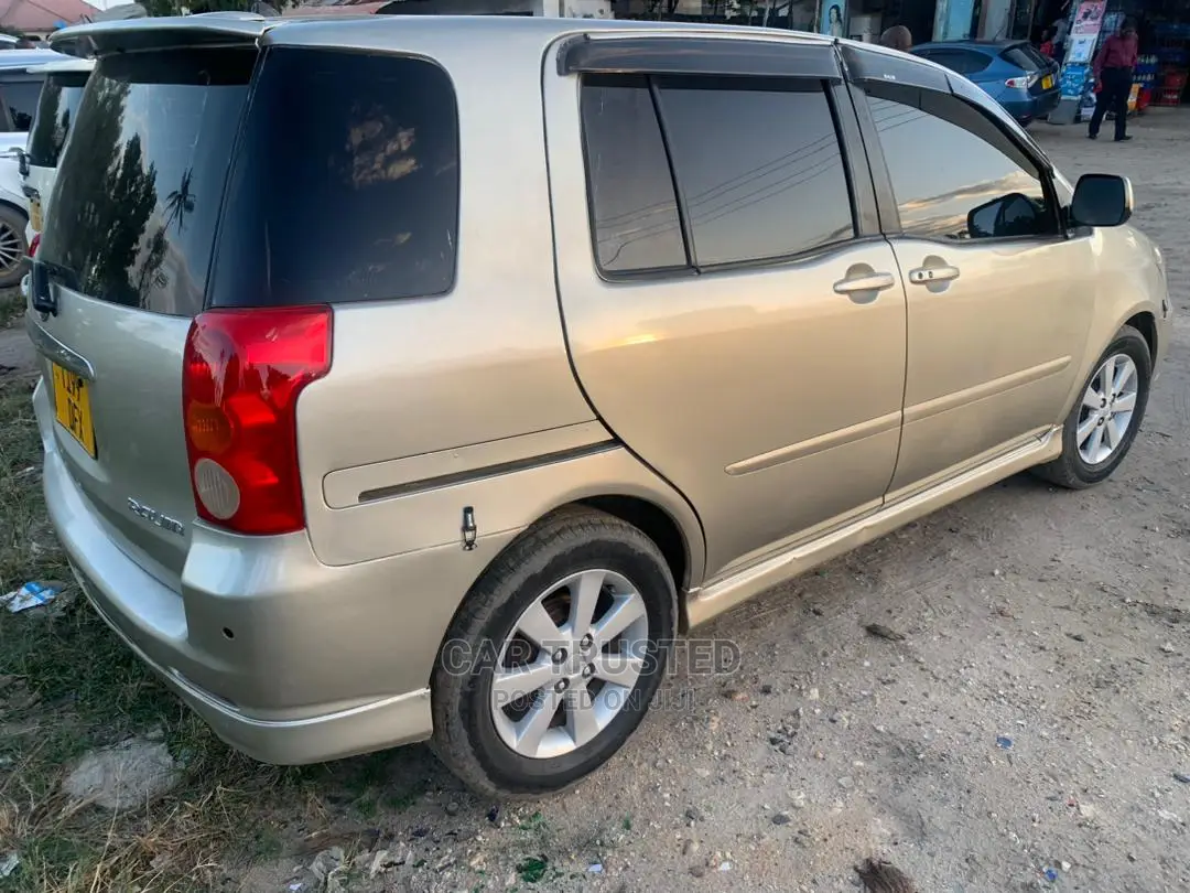 Toyota Raum 1.5 AWD 2003 Silver
