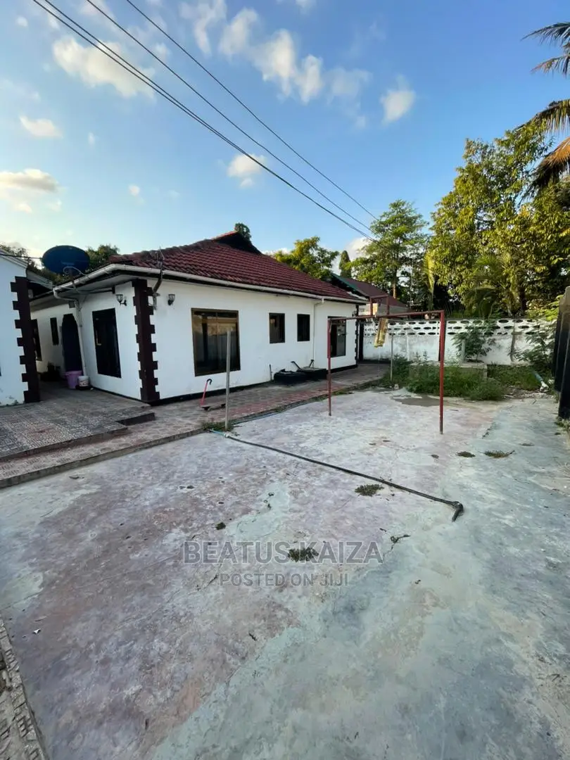 5bdrm House in Mbezi Beach Masana for sale