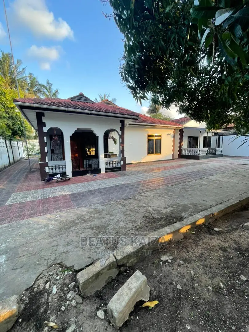 5bdrm House in Mbezi Beach Masana for sale