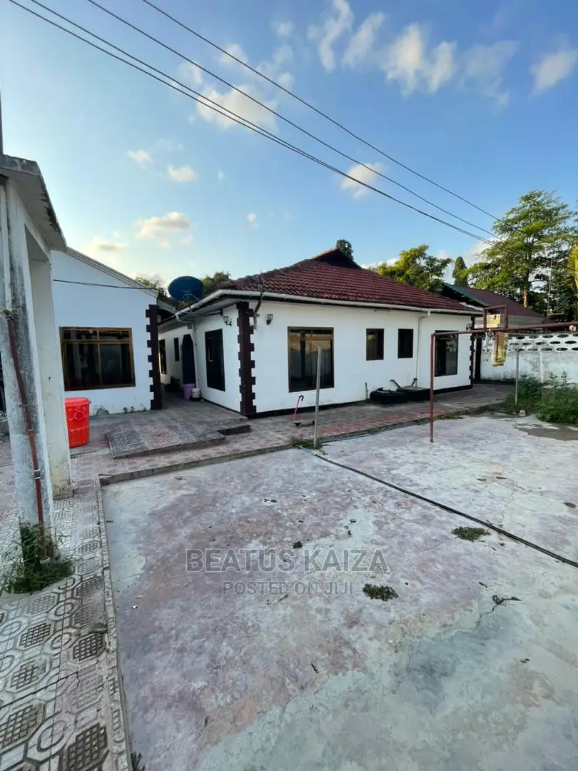 5bdrm House in Mbezi Beach Masana for sale