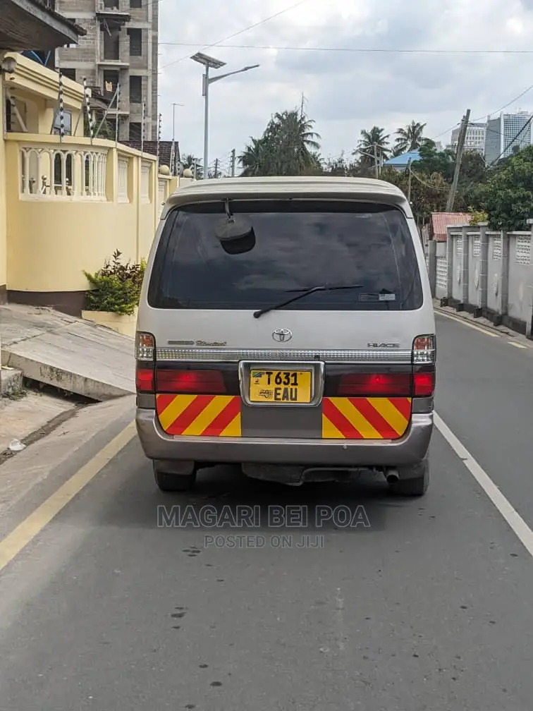 Toyota HiAce 2006 Silver