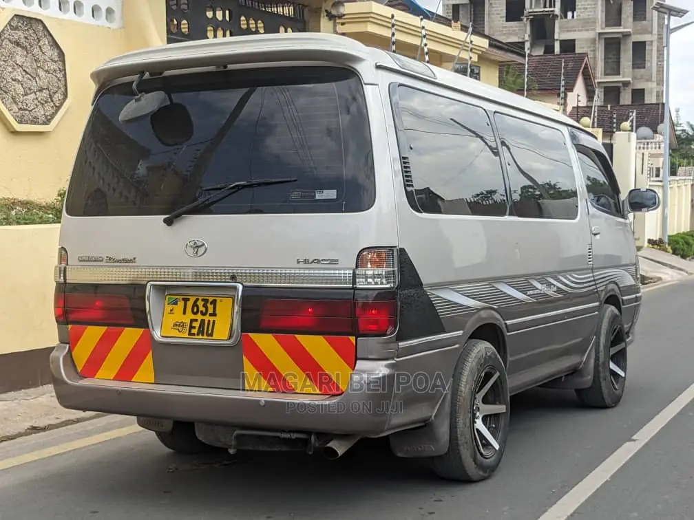 Toyota HiAce 2006 Silver