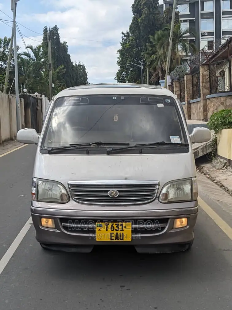 Toyota HiAce 2006 Silver