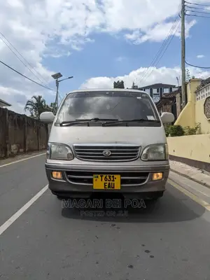 Toyota HiAce 2006 Silver
