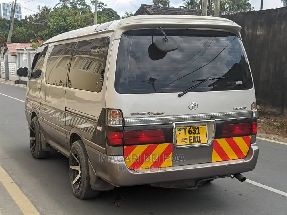 Toyota HiAce 2006 Silver