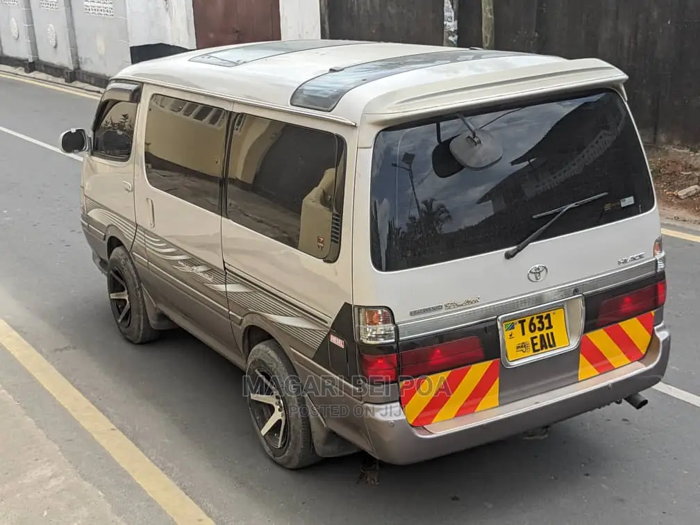 Toyota HiAce 2006 Silver