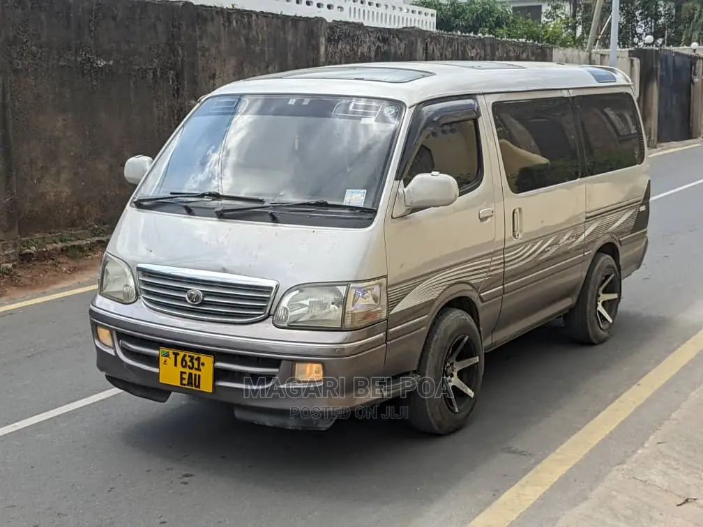 Toyota HiAce 2006 Silver