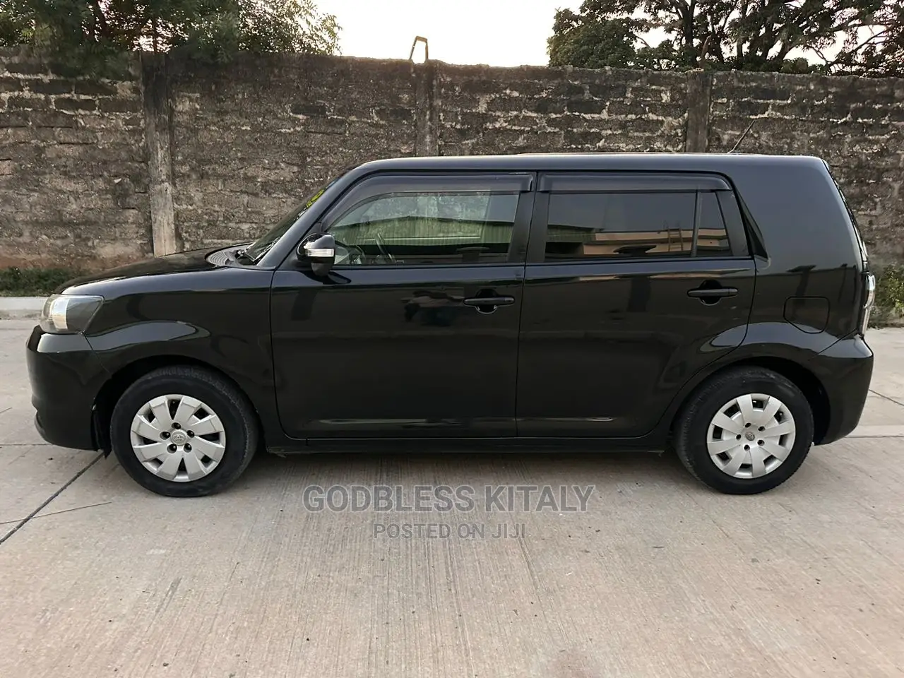 Toyota Corolla Rumion 2010 Black