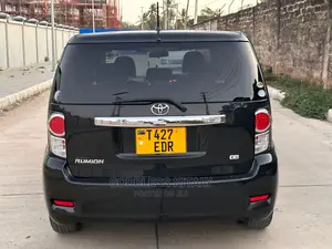 Toyota Corolla Rumion 2010 Black