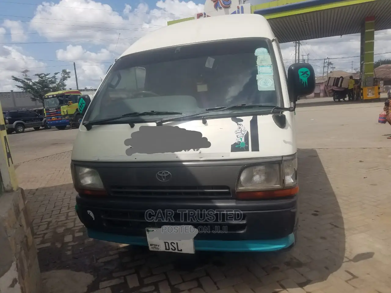 Toyota HiAce 2000 White