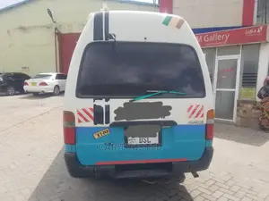 Toyota HiAce 2000 White