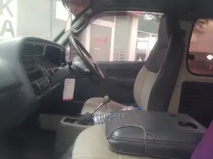 Toyota HiAce 2000 White