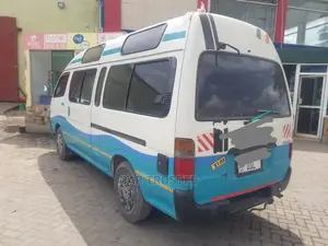 Toyota HiAce 2000 White