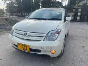 Toyota IST 2004 White