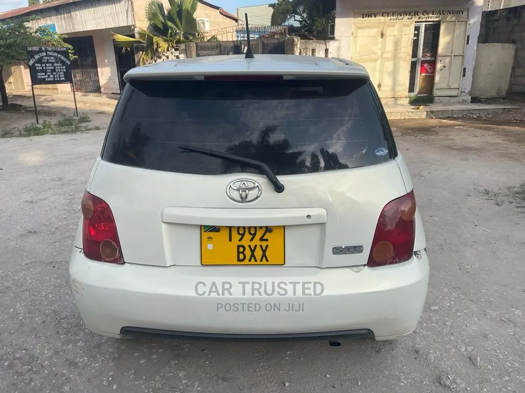 Toyota IST 2004 White