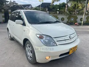 Toyota IST 2004 White