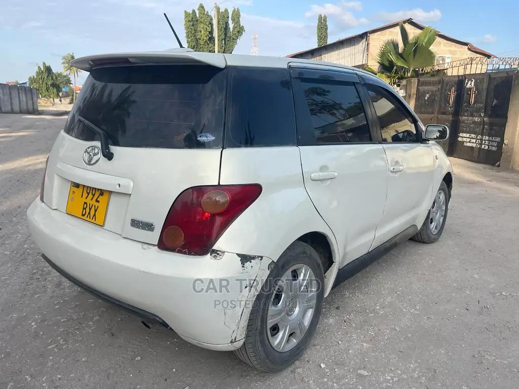 Toyota IST 2004 White
