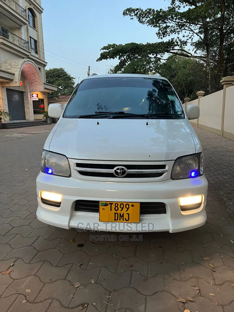 Toyota Noah 2.0 FWD (8 Seater) 2001 White