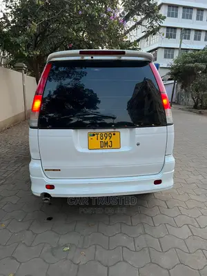 Toyota Noah 2.0 FWD (8 Seater) 2001 White