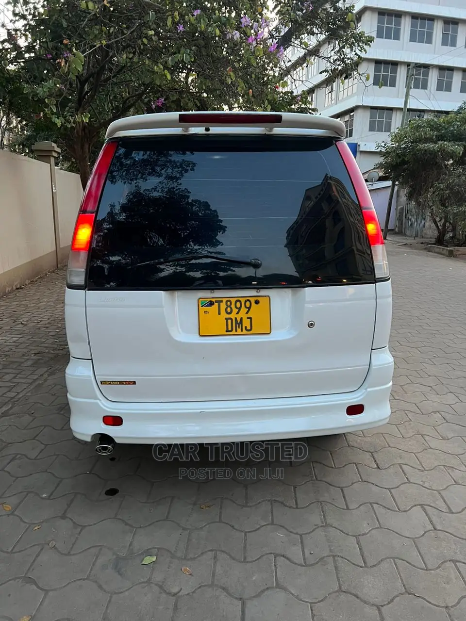 Toyota Noah 2.0 FWD (8 Seater) 2001 White