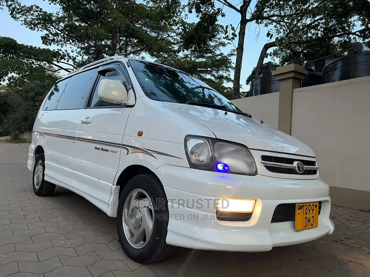 Toyota Noah 2.0 FWD (8 Seater) 2001 White