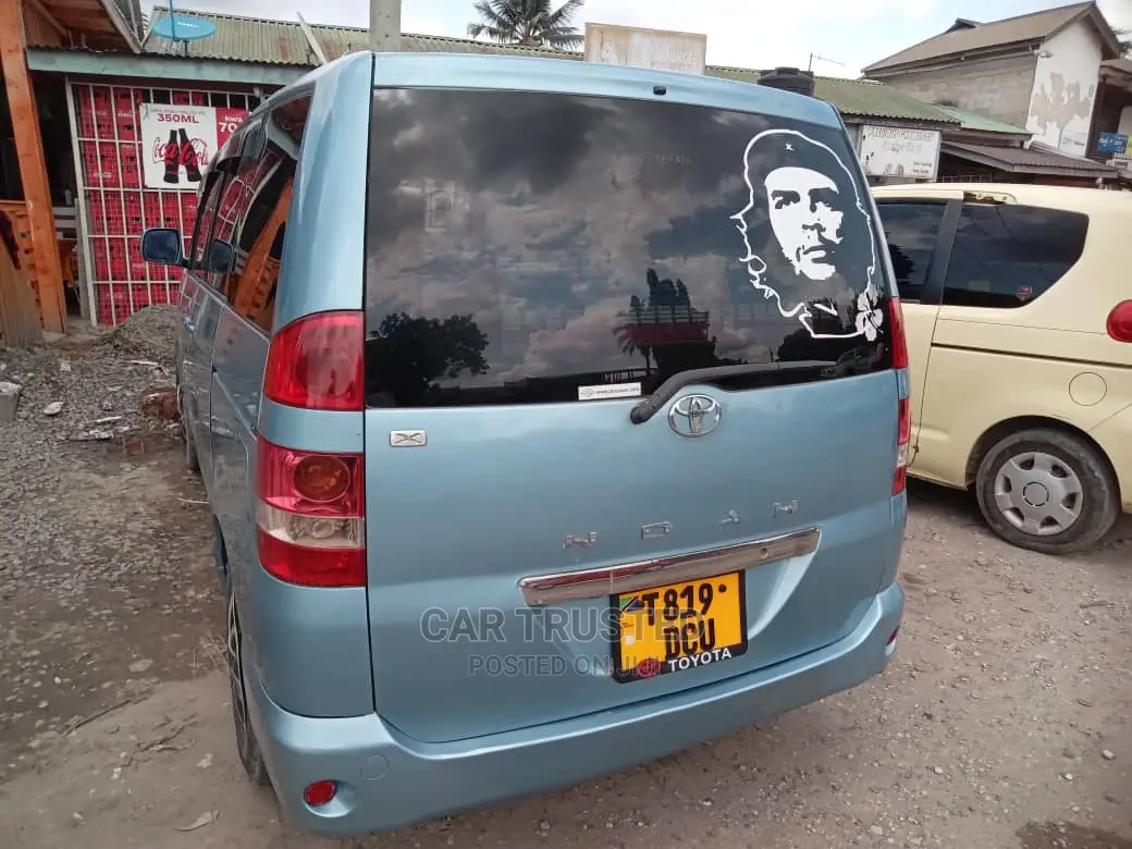 Toyota Noah 2.0 FWD (8 Seater) 2005 Blue