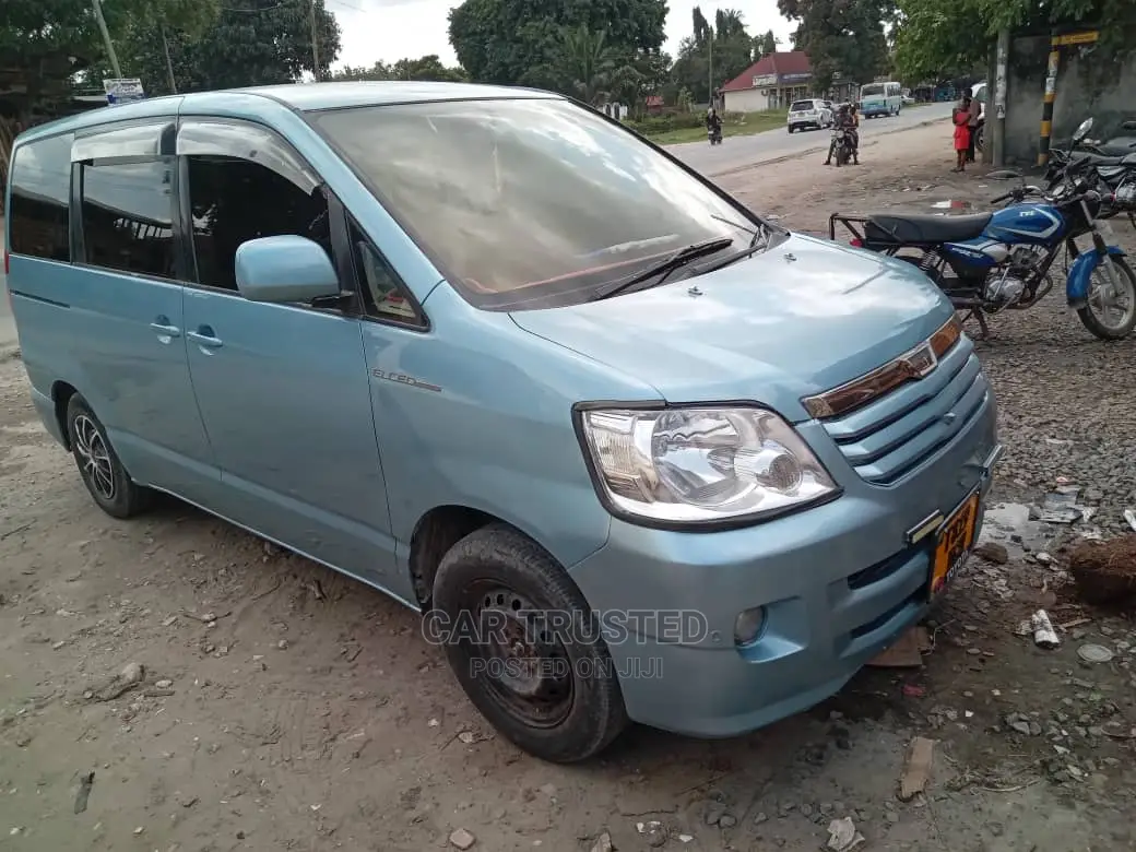 Toyota Noah 2.0 FWD (8 Seater) 2005 Blue
