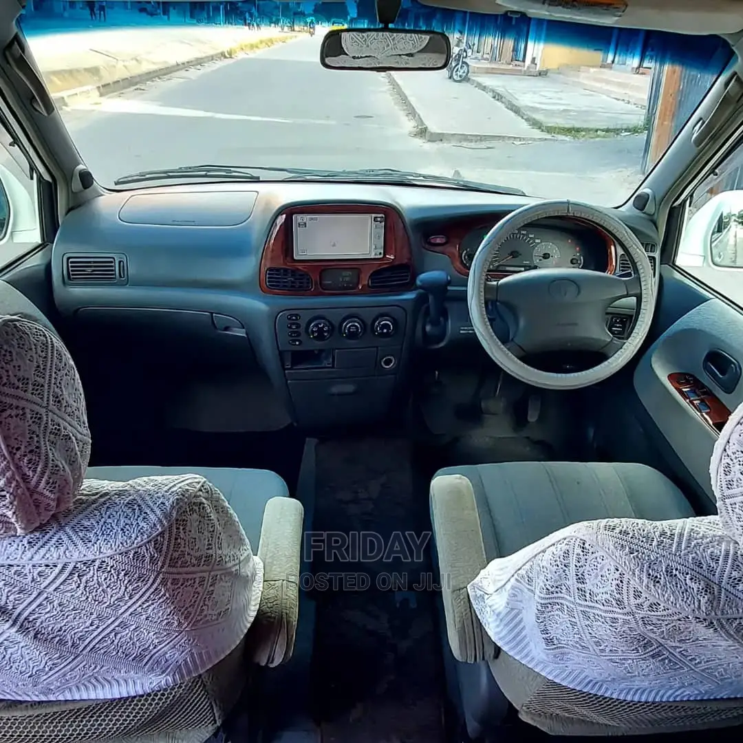 Toyota Noah 2001 White