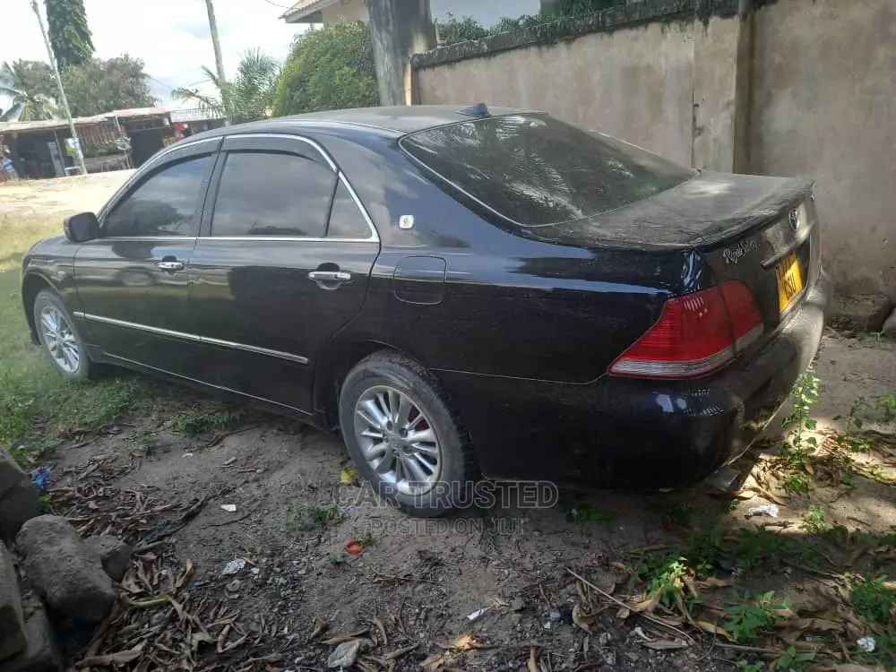 Toyota Crown Royale 2005 Black