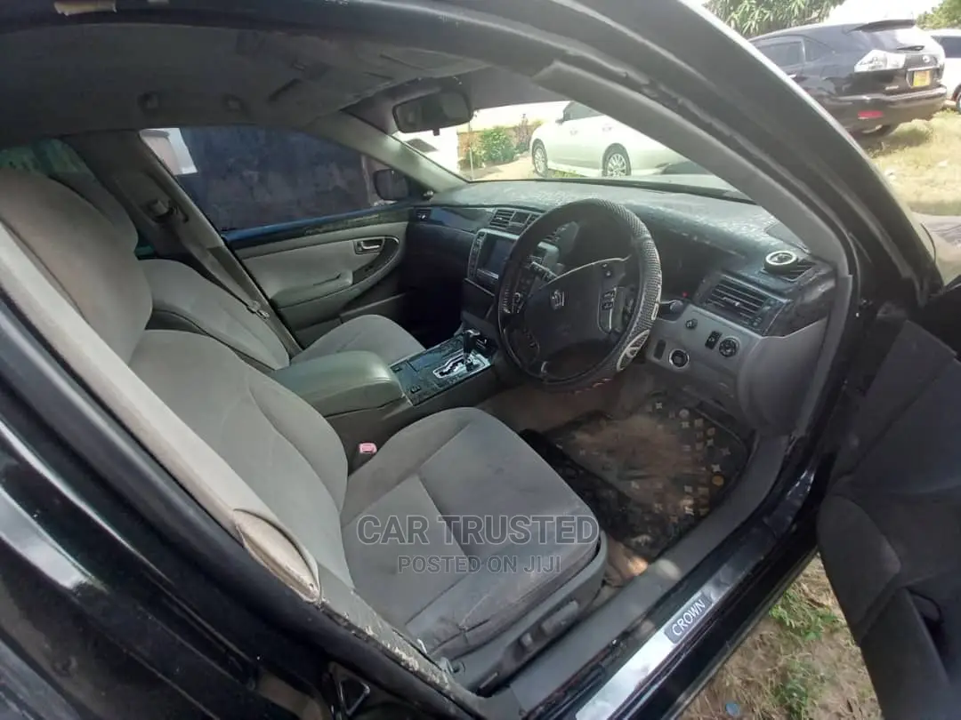 Toyota Crown Royale 2005 Black