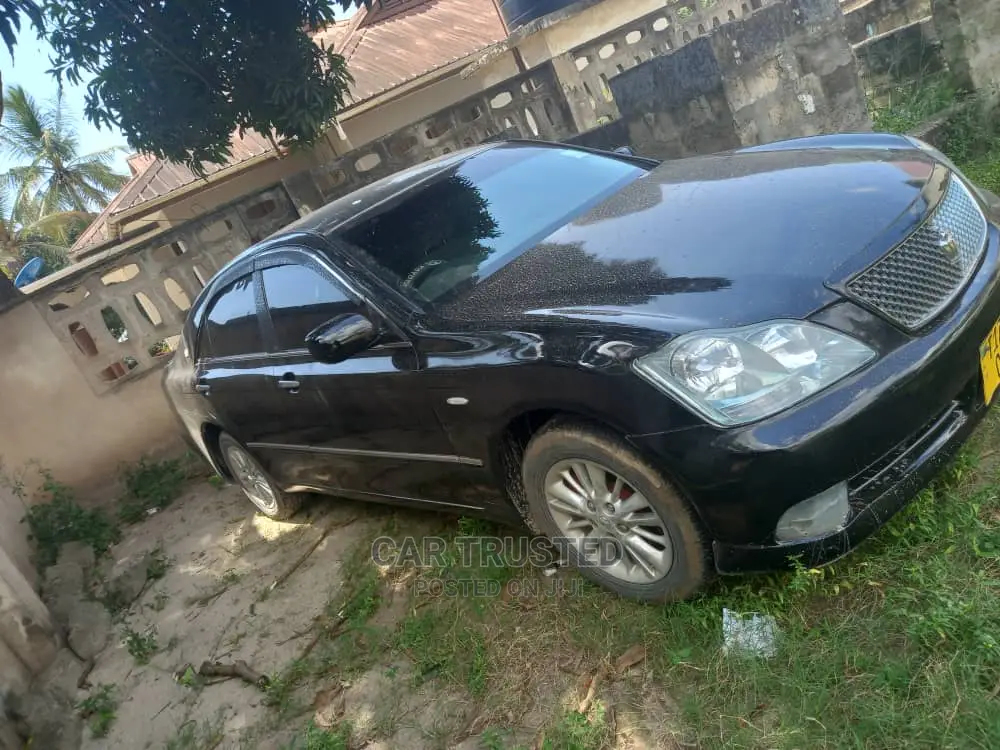 Toyota Crown Royale 2005 Black
