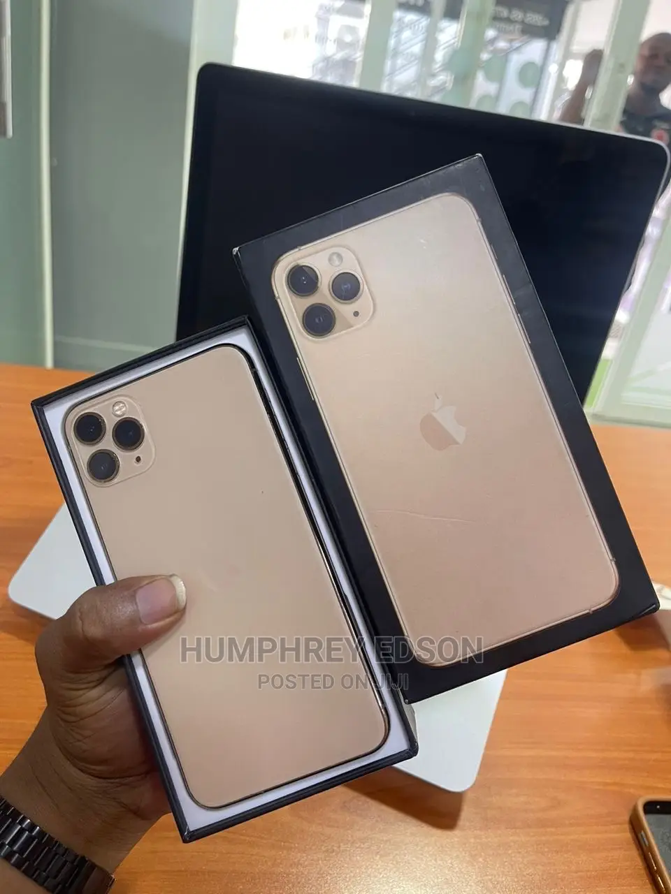 New Apple iPhone 11 Pro Max 256 GB Gold