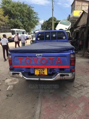 Toyota Hilux 2000 Blue