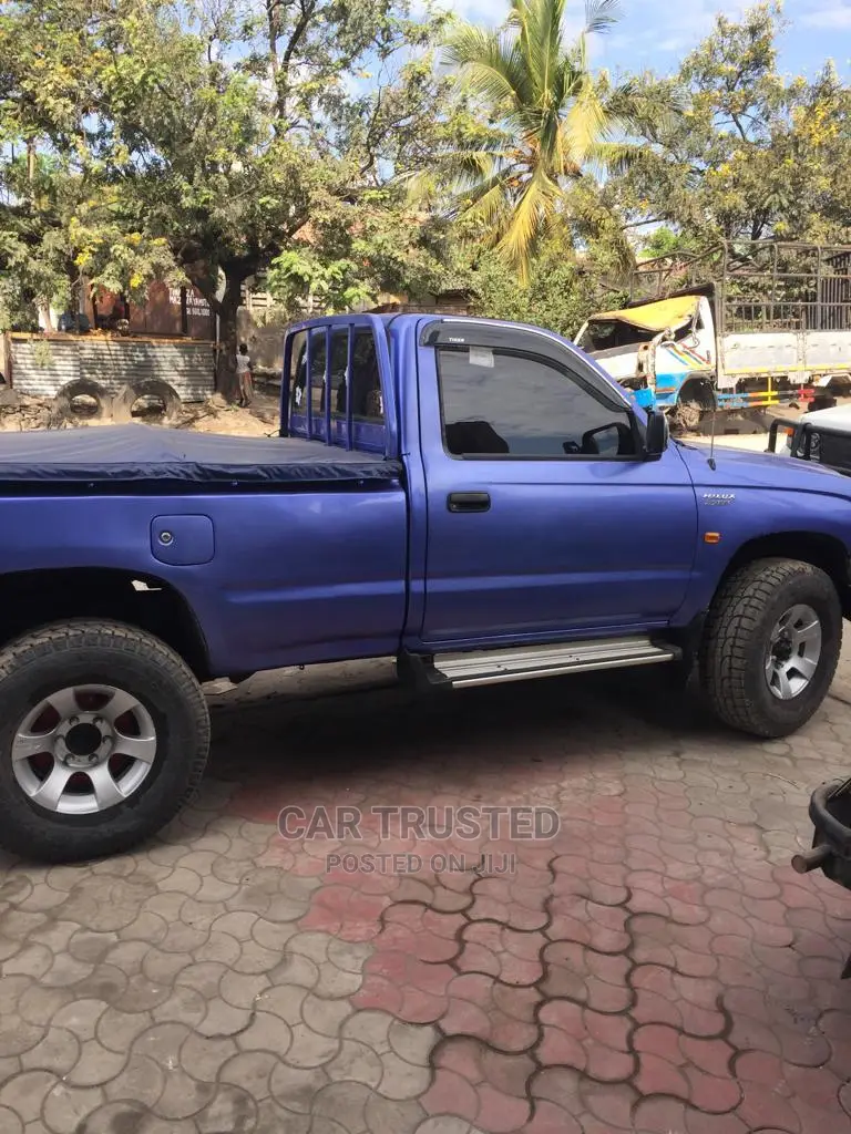 Toyota Hilux 2000 Blue
