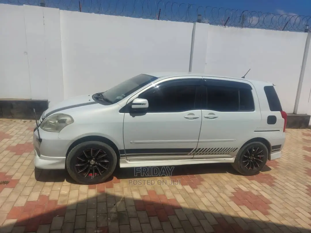 Toyota Raum 1.5 FWD 2005 White