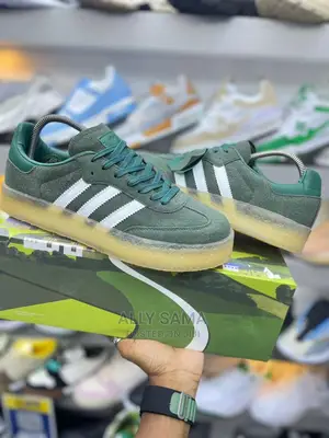 Adidas Sneakers