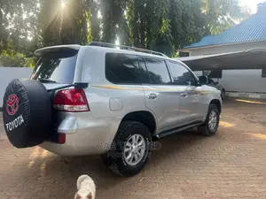 Toyota Land Cruiser 4.0 V6 GX-R 2010 Silver