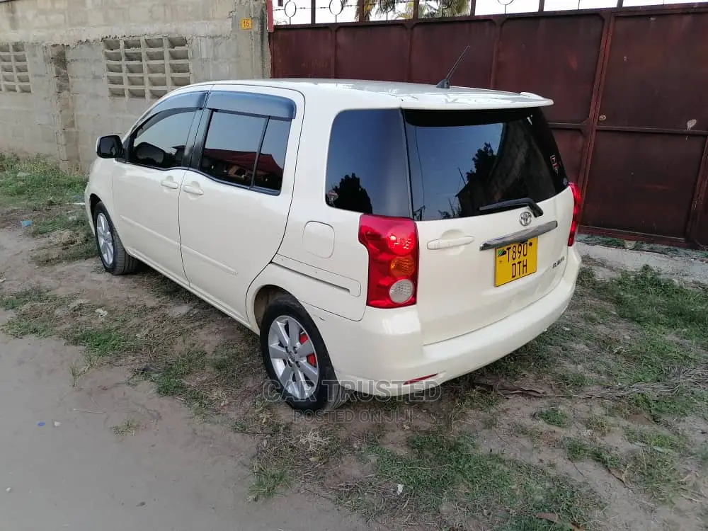 Toyota Raum 1.5 FWD 2004 White