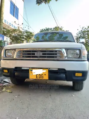 Toyota Hilux 1999 White