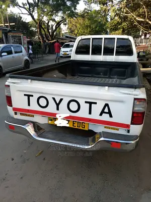Toyota Hilux 1999 White