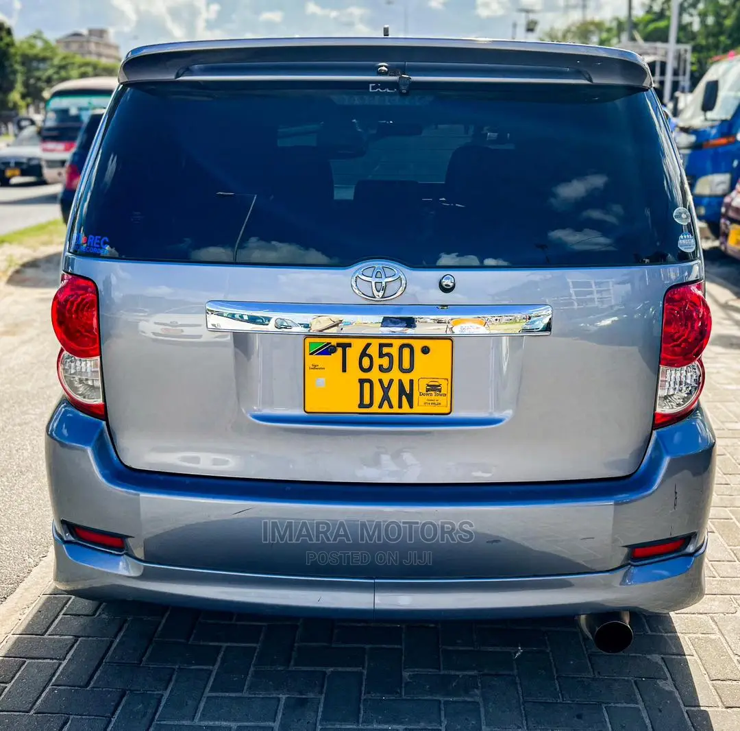 Toyota Corolla Rumion 2010 Gray