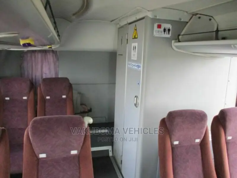 Isuzu Executive Bus 2007 White