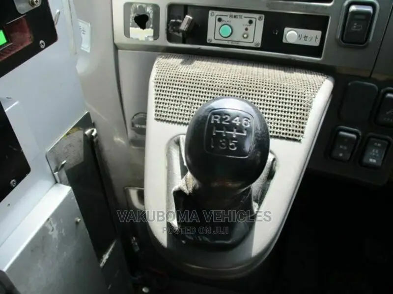 Isuzu Executive Bus 2007 White