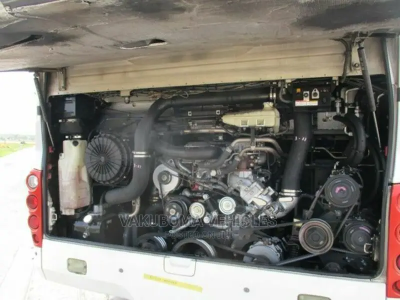 Isuzu Executive Bus 2007 White