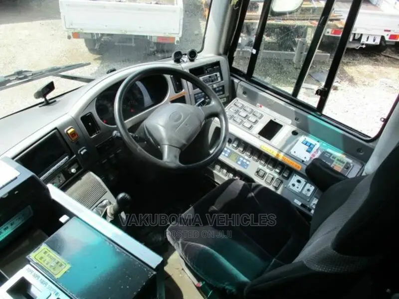 Isuzu Executive Bus 2007 White