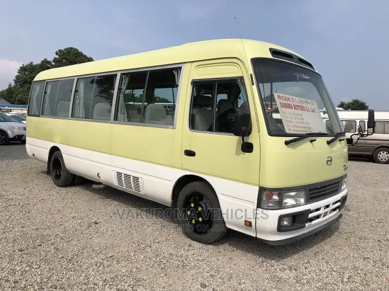 Hino Dutro 2011 Yellow