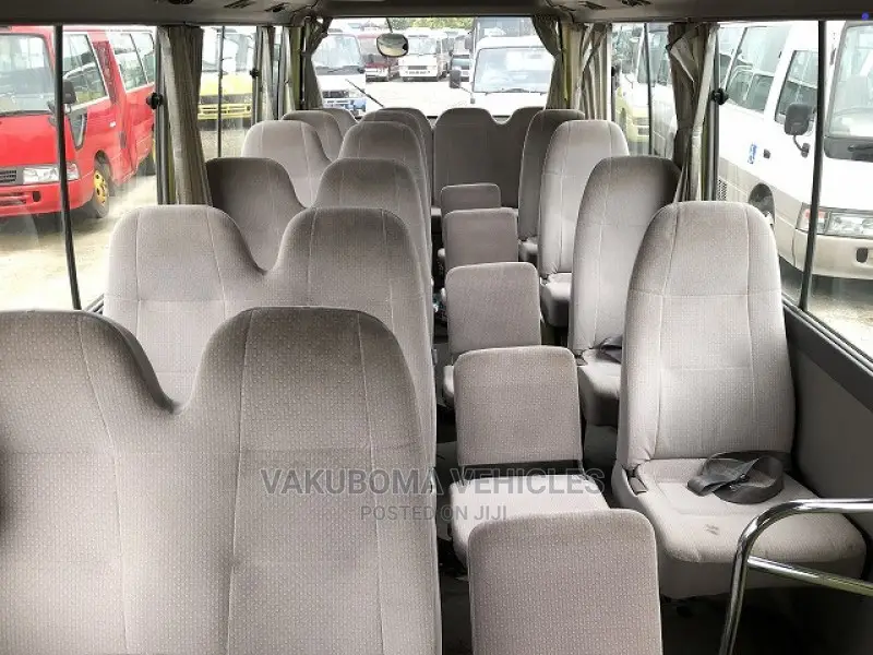 Hino Dutro 2011 Yellow