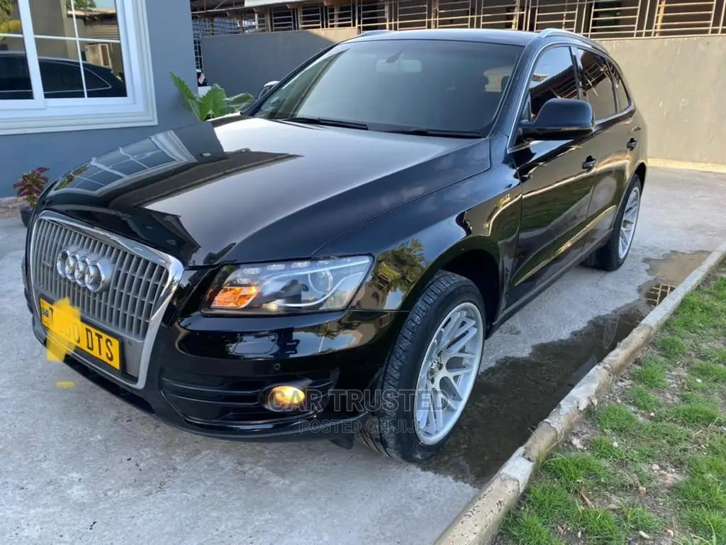 Audi Q5 2.0T Premium Quattro 2011 Black