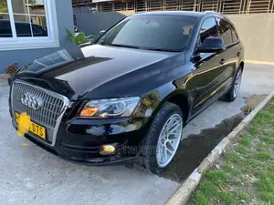 Audi Q5 2.0T Premium Quattro 2011 Black